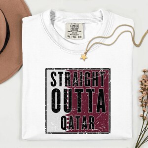 Straight Outta Qatar Flag Graphic Tee, Comfort Colors® World Soccer Streetwear, Football Fans Country Culture Gift Unisex T-Shirt bild 17