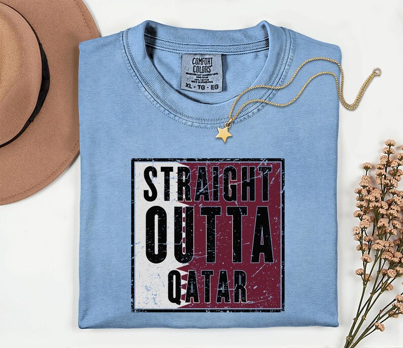 Straight Outta Qatar Flag Graphic Tee, Comfort Colors® World Soccer Streetwear, Football Fans Country Culture Gift Unisex T-Shirt bild 16