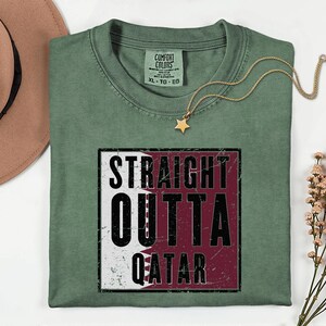 Straight Outta Qatar Flag Graphic Tee, Comfort Colors® World Soccer Streetwear, Football Fans Country Culture Gift Unisex T-Shirt bild 12