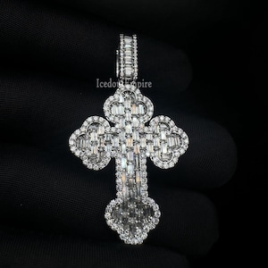 Unisex Iced Out cross Pendant | 925 Sterling Silver & VVS Moissanite Diamond | Hip Hop Style | Hip Hop Jewelry For Men | Gift For Christmas.