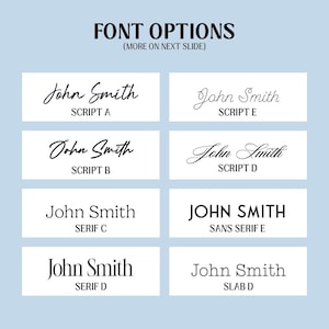 Puede incluir: Gr&aacute;fico azul claro con el texto "FONT OPTIONS" y ejemplos de diferentes estilos de fuente. Cada estilo de fuente muestra el nombre "John Smith" en varios estilos, incluyendo script, serif y sans serif.