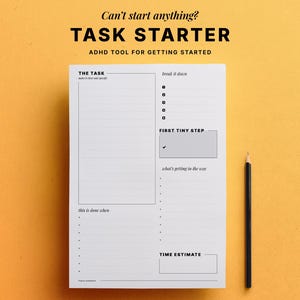 Op de afbeelding: Een wit takenplannerblad met zwarte tekst getiteld TASK STARTER, met secties voor The Task, Break It Down, First Tiny Step, What's Getting In The Way, This Is Done When en Time Estimate, vergezeld van een zwart potlood aan de rechterkant.