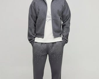 Grijze herentrainingspak met strassteentjes – luxe streetwear