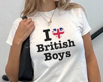 イギリスの男の子が大好き！ベビーTシャツ｜ユニオンジャックハートクロップトップ、イギリス風グラフィックTシャツ、ロンドンスタイル