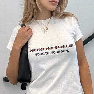 Maglietta femminista per neonati, Maglietta "Proteggi tua figlia, istruisci tuo figlio", Uguaglianza umana, Maglietta per l'emancipazione femminile, Maglietta grafica Y2K, Regalo per femministe