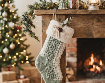 Haakpatroon voor een kerstsok met manchet van imitatiebont, decoratie voor de open haard (PDF-handleiding)