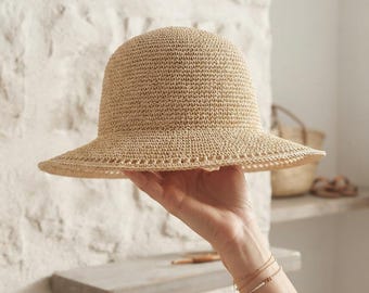 Haakpatroon voor een zonnehoed met brede rand, gemaakt van raffia (PDF-handleiding)