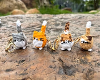 Llavero mini gato de ganchillo hecho a mano – Lindo conjunto de llavero de gato amigurumi para bolso con anillo dorado