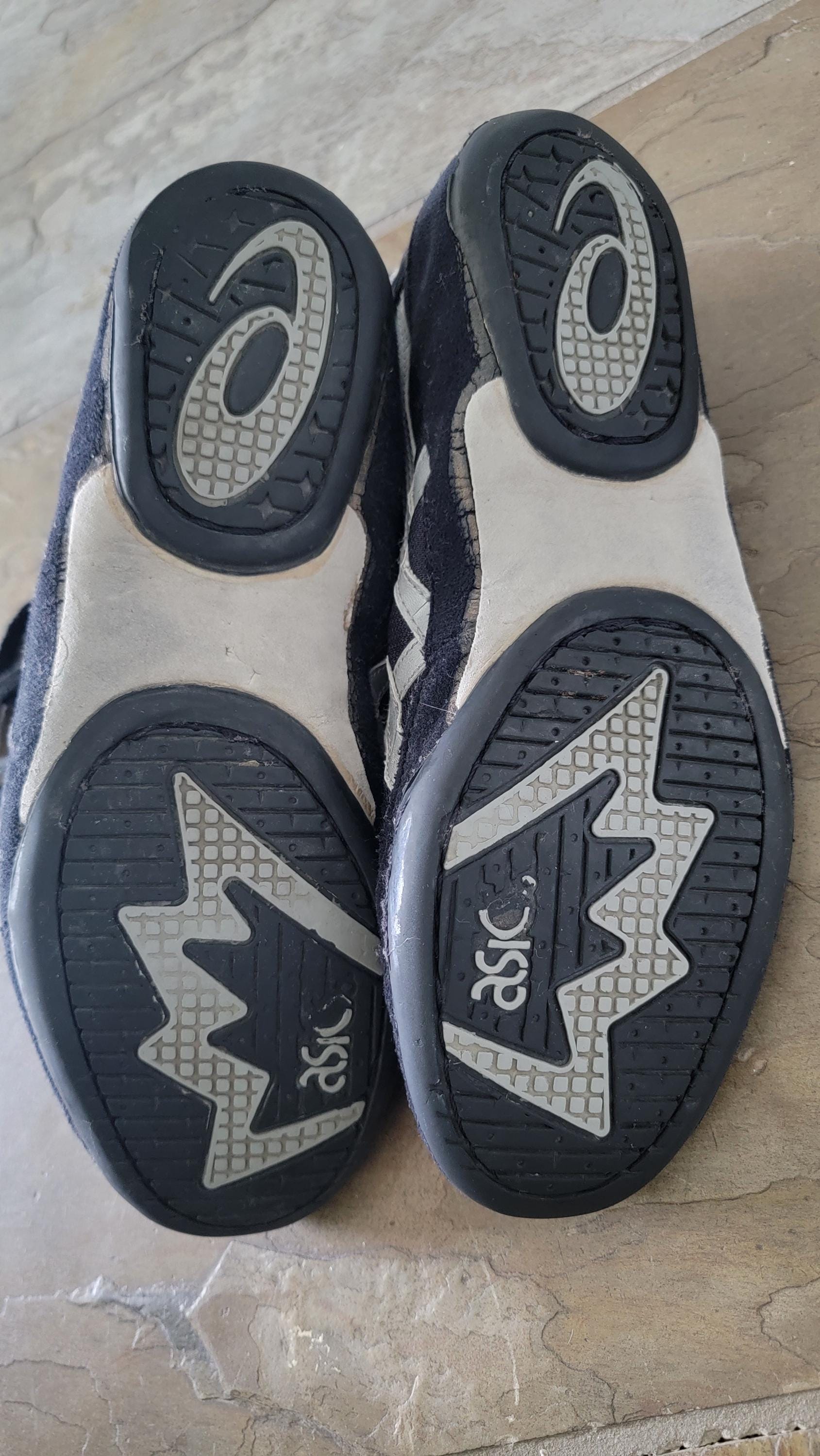 Vintage Asics Wrestling Shoes/ Black and Silver Split Second 