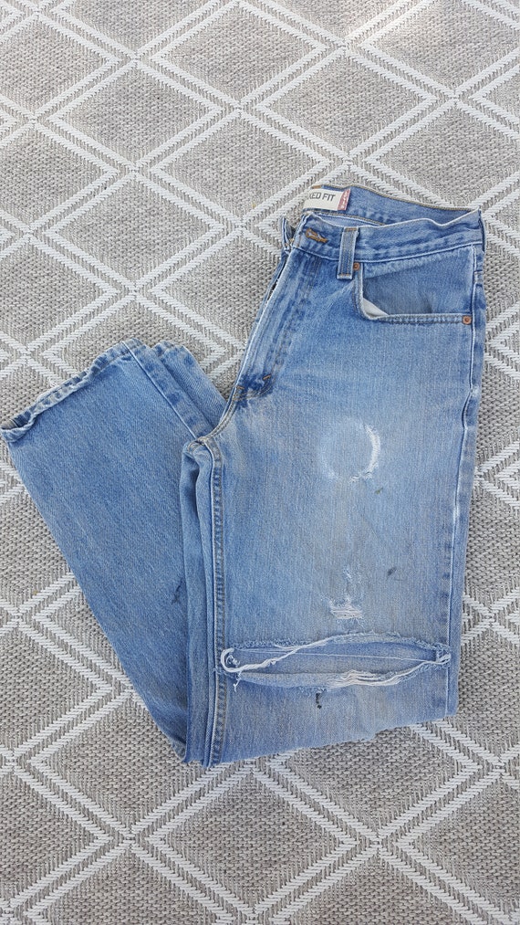 Distressed Levis / 550 / 32x32