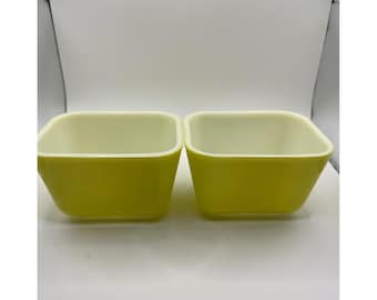 Vintage Pyrex. yellow set of two refrigerator dishes