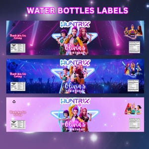 Może przedstawiać: Etykiety na butelki z wodą o żywym designie. Etykiety zawierają tekst "WATER BOTTLES LABELS" i "HUNTRIX". Każda etykieta zawiera tekst "Olivia's 7th Birthday" oraz grafikę grupy piosenkarzy. Etykiety są w odcieniach fioletu i r&oacute;żu.