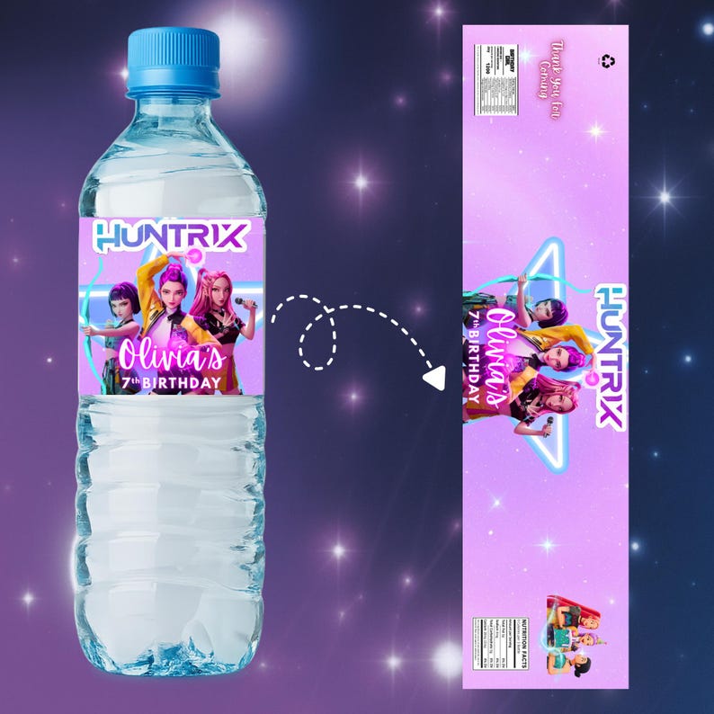 Może przedstawiać: Przezroczysta plastikowa butelka wody z niebieską zakrętką. Etykieta zawiera napis "HUNTRIX" nad grafiką trzech dziewczyn i tekstem "Olivia's 7th Birthday". Tło to fioletowy gradient z gwiazdami.