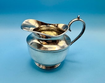 Jarra de leite vintage James Dixon and Sons banhada a prata, com capacidade para meio litro, década de 1920. Cremeira.