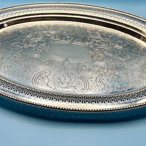 plateau de service ovale vintage Barker Ellis en métal argenté avec rebord galerie percé