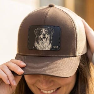 Gorra con parche de cuero personalizado con retrato de mascota: regalo personalizado para mamás perrunas y papás gatunos.