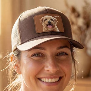 Czapka trucker z portretem zwierzaka: spersonalizowana skórzana czapka z naszywką, prezent dla mam i ojców psów