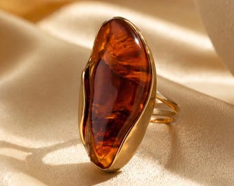 Anillo llamativo de oro, piedra de resina de ámbar, banda ajustable de estilo vintage.