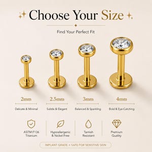 Op de afbeelding: Vier goudkleurige labret-studs met heldere ronde edelstenen in de maten 2mm, 2.5mm, 3mm en 4mm. De tekst bevat Choose Your Size, Find Your Perfect Fit, ASTM F136 Titanium, Hypoallergenic & Nickel Free, Tarnish Resistant en Premium Quality.