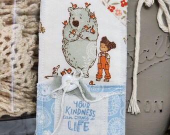 Kindness Can Change a Life Pocket Prayer Quilt: Interactive Mini Prayer Quilt with Little Girl & Bear,  Christian Message for Child