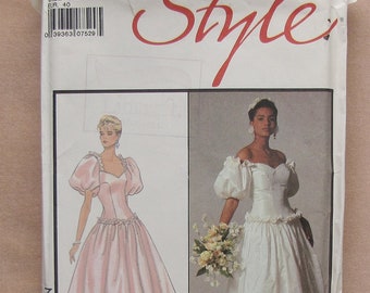 size 12 factory folded  sewing pattern - vintage 1980s wedding dress by Carolina Herrara - Style 1410