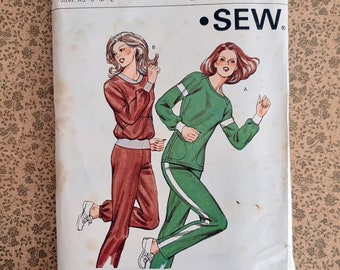 vintage 80s factory folded sewing pattern - Misses' jogging track suit with pockets - Kiwik Sew 1096