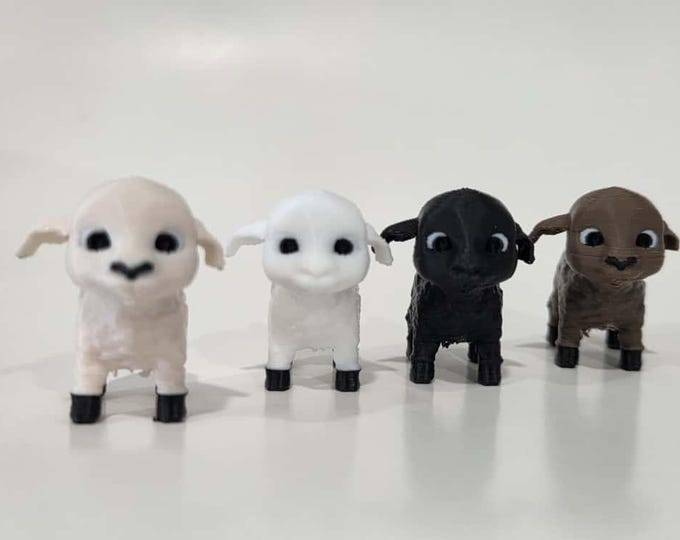 3D-Sculpted Sheep Figurine - Tiny Desk Companion