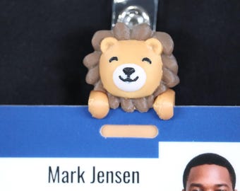 Leo il Leone - Distintivo amico animale - Da applicare o agganciare al documento d'identità