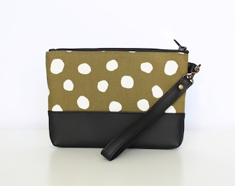 Wristlet bag / Wristlet clutch / Small Bag / Clutch Bag / Bridesmaid Gift / Phone Wristlet