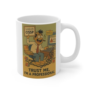 Op de afbeelding: Witte keramische mok met een cartoon illustratie van een man achter een computer. De man houdt een "Certificate CISSP" bord vast en rookt een sigaar. De tekst op de mok luidt "Trust Me, I'm a Professional".