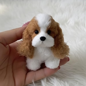 Ręcznie robiony pluszowy Cavalier King Charles Spaniel | Brelok do kluczy | Brelok do torebki | Przedmiot kolekcjonerski | Prezent do skarpety