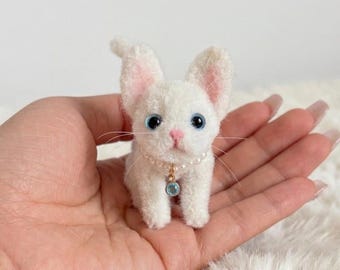 Miniatura de gato branco feita à mão | Chaveiro | Enfeite para bolsa | Colecionável | Lembrança para quem ama animais de estimação