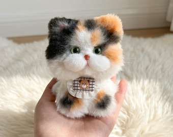 手作りの三毛猫のぬいぐるみ：リアルなぬいぐるみのコンパニオンギフト