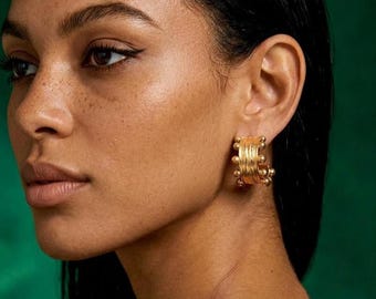 Boucles d'oreilles créoles dorées épaisses, bijoux audacieux Becca Mini Studs