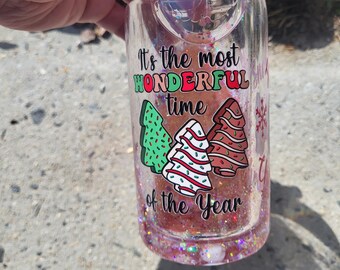 vaso con bola de nieve navideña