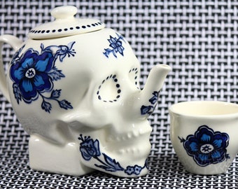 Limited Edition SKULL TEAPOT // Delftware Edition // by Dirie Dirie Me Art & Ceramics