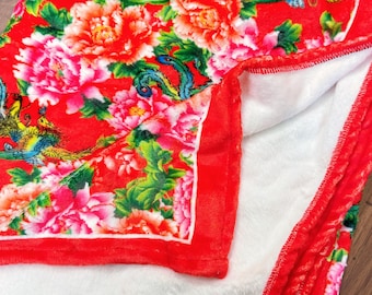 Big Red Flower Double-Layer Flannel Blanket - Versatile Shawl for Nap, Lounge, and Sofa
