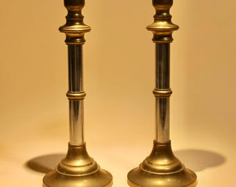 Par de candelabros vintage de latón y cromo de los años 70, procedentes de Hong Kong.