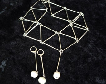 Minimalistische sieradenset, geometrische choker en oorbellen met echte zoetwaterparel