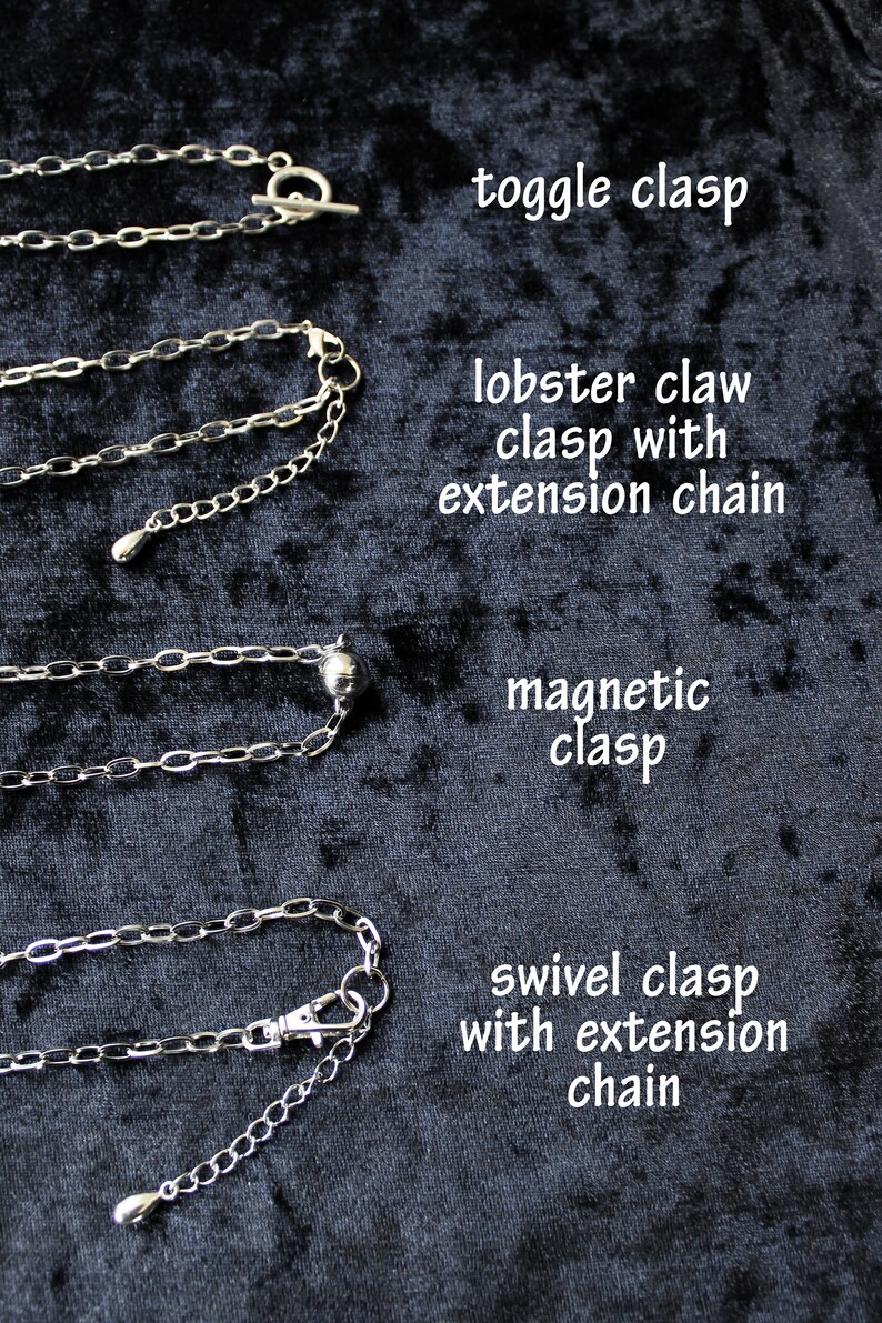 Puede incluir: Cuatro tipos diferentes de cierres para cadenas de joyer&iacute;a: cierre de palanca, cierre de langosta con cadena de extensi&oacute;n, cierre magn&eacute;tico y cierre giratorio con cadena de extensi&oacute;n.