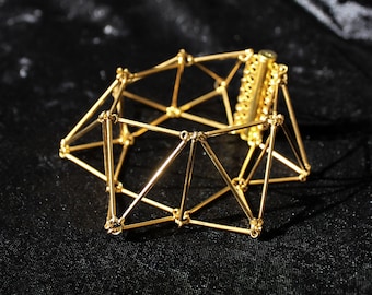 Minimalist statement bracelet, modern geometric 3-dimensional link bracelet