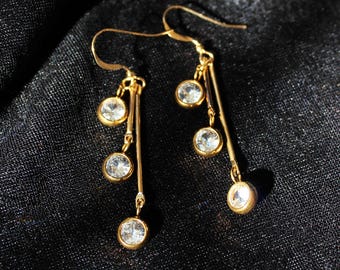 Pendientes colgantes de diamantes de imitación, pendientes colgantes ligeros de tono dorado brillante.