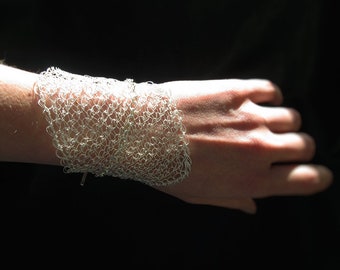 Statement Wire Crochet Cuff Bracelet: Modern Asymmetric Design