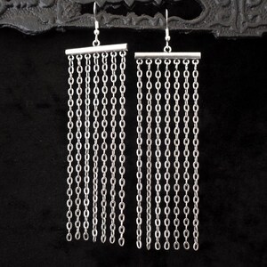 Collar con corbata llamativa, moderno collar con flecos y cadena, tono plateado. imagen 10