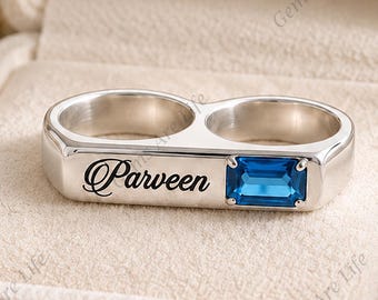 Personlig blå topas tvåfingerring med namn, anpassad december-födelsestensring, smaragdslipad 925 sterlingsilver present till kvinnor och män