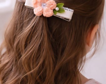 Virkad blommahårspänne, Bröllopsaccessoar, Brudhårsmycke, Födelsedagspresent till flicka