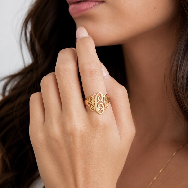 Personalisierter Ring mit ineinandergreifendem Monogramm, 925er Sterlingsilber oder Messing, individueller Ring mit drei Initialen in Schreibschrift, Geschenk für Sie Gold