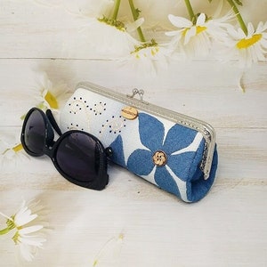 Kiss lock sunglass case Kiss lock eyeglasses case Kiss lock eyeglass case Kiss lock glasses case Eyeglass case with clip Soft eyeglass case