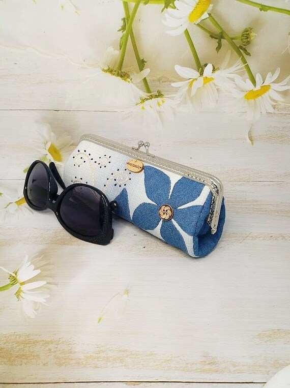 Handmade Floral Sunglasses Case: Retro Kiss Lock Eyeglass  display picture 1