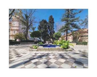 Lienzo decorativo con la fuente de la Plaza de Cádiz: fotografía andaluza, azulejos mediterráneos y decoración de jardín.